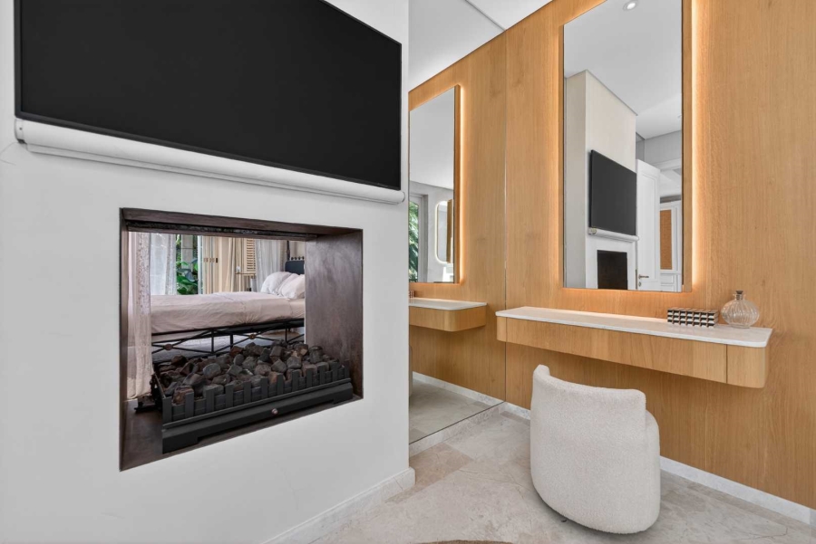 5 Bedroom Property for Sale in Fresnaye Western Cape